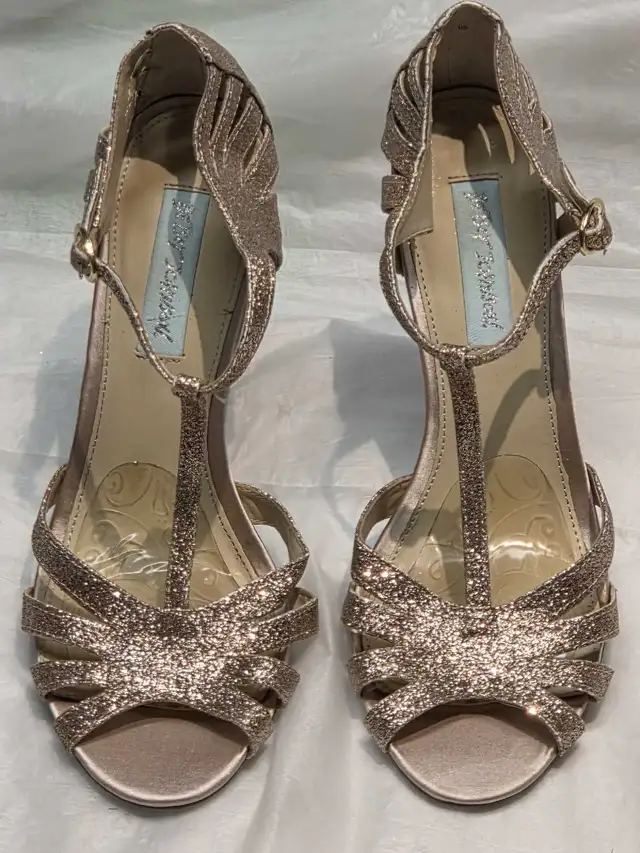 Betsey Johnson Women's Pump Shoes 7.5 Straps