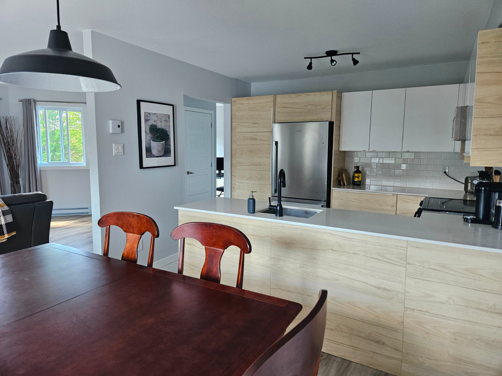 Grand Logement  lumineux,  4 ½ entièrement rénové — photo 2