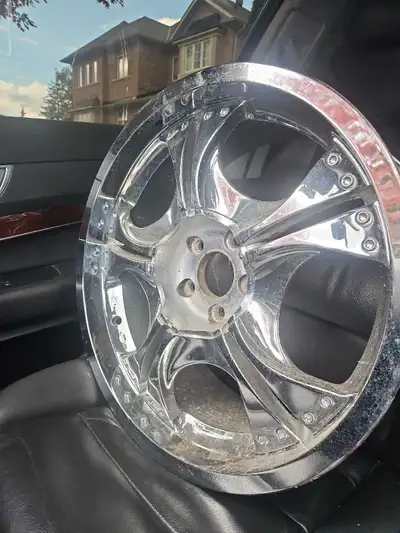 5x112 4 piece, mint condition Center bore 57.1 19 inch rims. Fits Benz, Audi, Bentley, BMW Only pick...