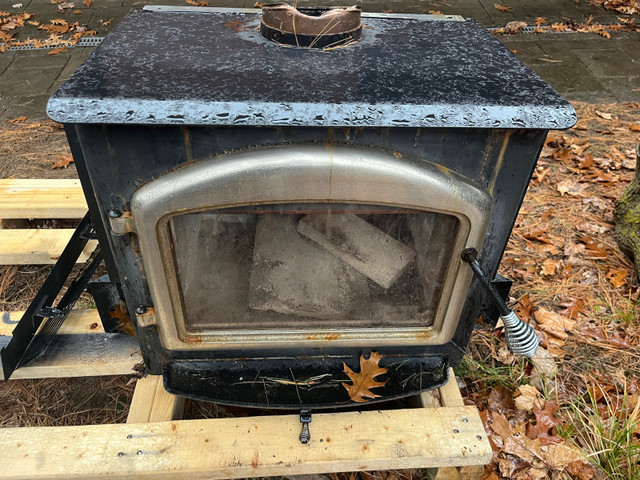 Wood stove in Fireplace & Firewood in Oshawa / Durham Region - Image 2