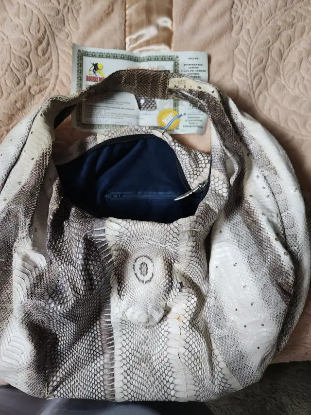 White Cobra leather Purse with Certificate in Women's - Bags & Wallets in Barrie - Image 5