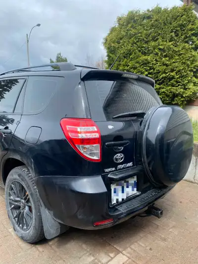 Toyota rav4 2009 4 cylindres 2.5L Fiable et économique, avec 275000km au compteur. Toujours en excel...