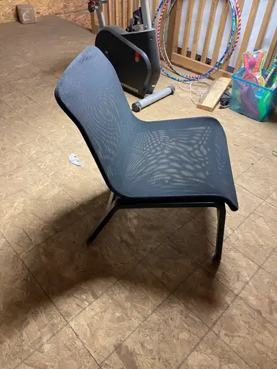 Comfy decor chair. Black in colour. No damage to it. Was in my daughters room and she no longer uses...