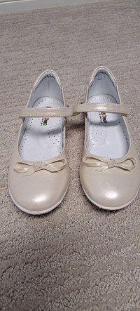 Girl ballerina shoes with adjustable velcro straps