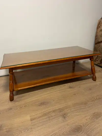 Table en bois solide avec vitre amovible. Look chalet ou vintage, View more