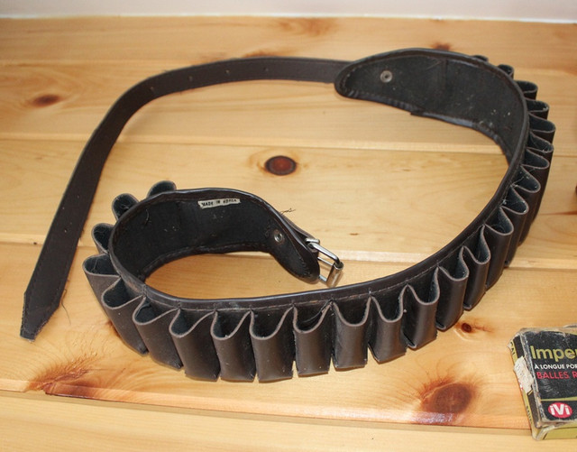 Old Hunting Stuff - Empty Shotgun Boxes and Belt in Arts & Collectibles in Summerside - Image 3