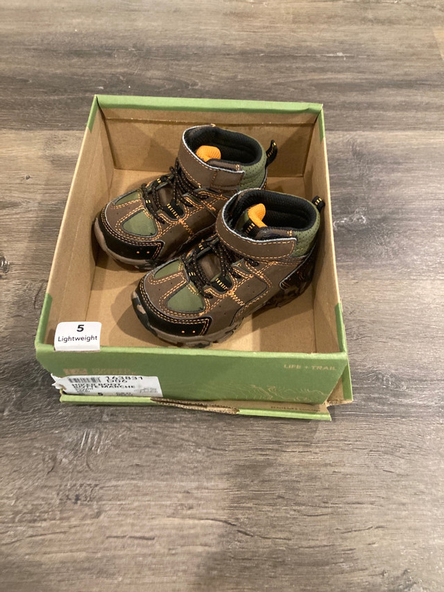 Toddler size 5 hiker shoe in Clothing - 12-18 Months in Saskatoon - Image 3