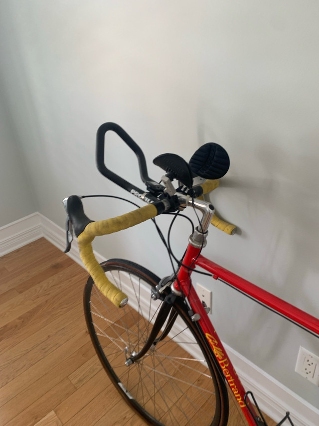 Beautiful Vintage Road Bike in Road in Ottawa - Image 2