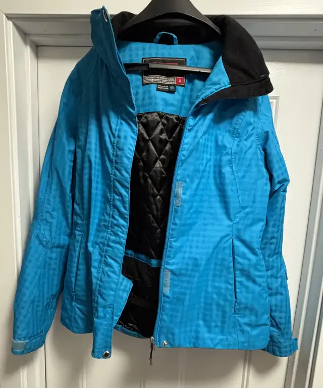 Winter ski jackets women’s Spyder Karbon in Women's - Tops & Outerwear in Edmonton - Image 4