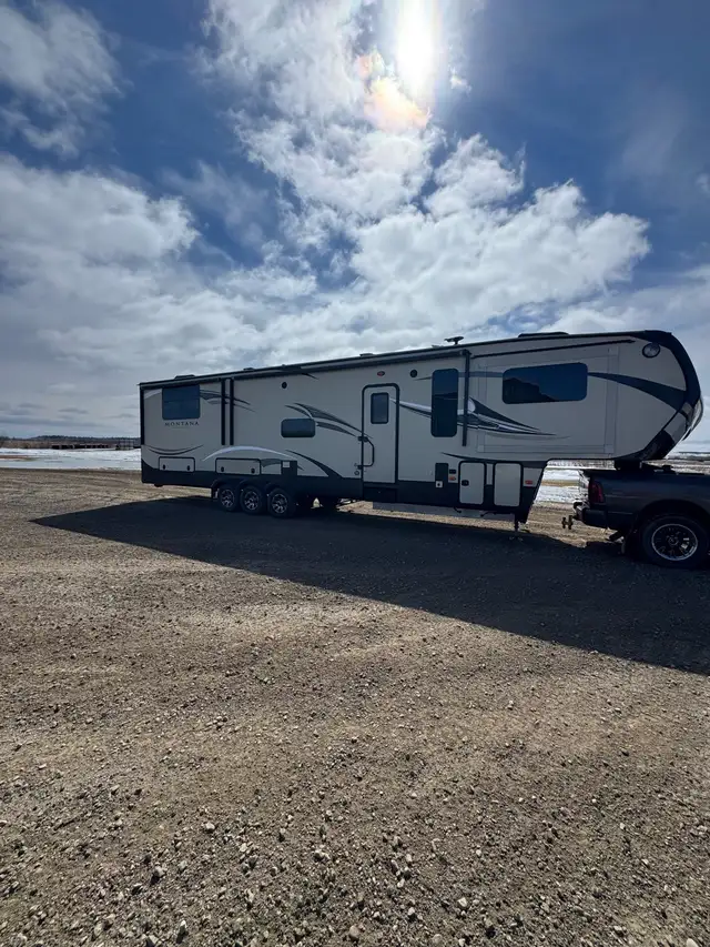 Montana 380th in RVs & Motorhomes in Grande Prairie - Image 3