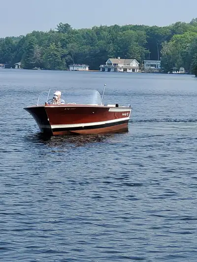 1965 Chris Craft Super Sport mahogany boat, 21 ft, 431 Lincoln V8 engine, comes with tandem trailer...