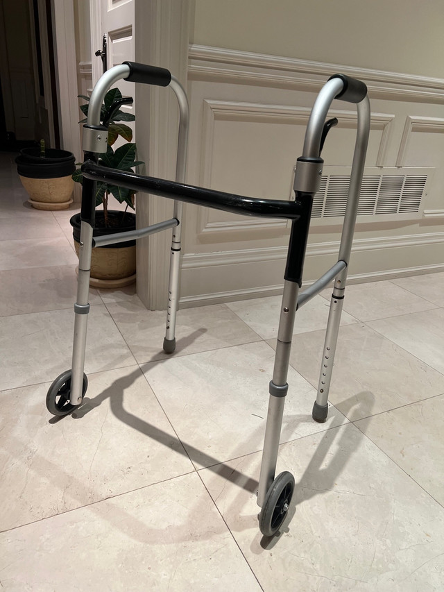 Foldable walker  in Health & Special Needs in City of Toronto - Image 2