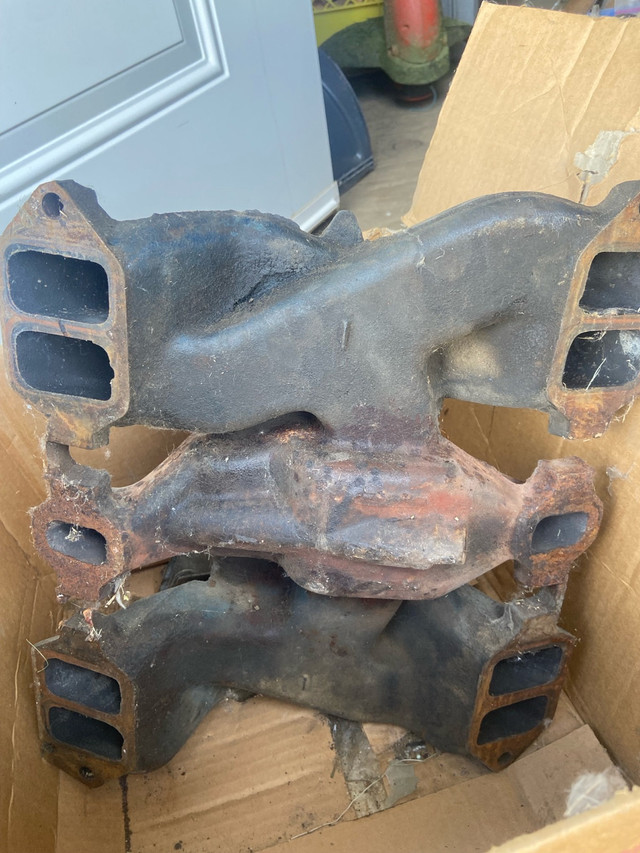 1959-62 Cadillac 4 Barrel Manifold (390) casting # 1472224-1  in Engine & Engine Parts in Banff / Canmore - Image 3