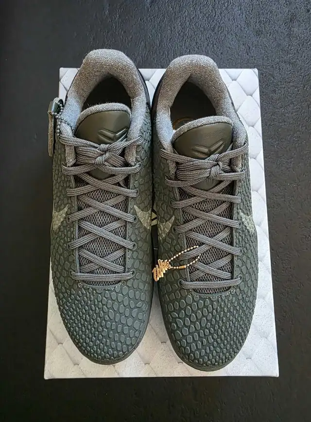 Kobe 6 Fade to Black size 8 in Men's Shoes in Mississauga / Peel Region - Image 3