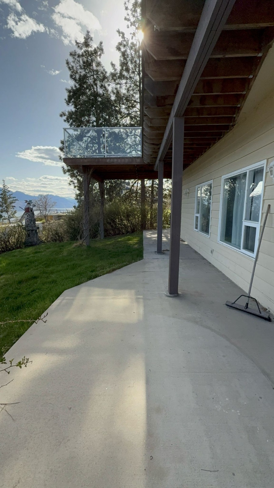 Spacious Suite with Lake & Mountain Views – West Kelowna 3