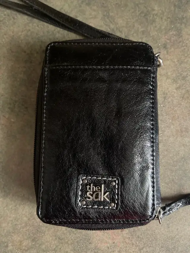 The Sak Wallet case like new in Women's - Bags & Wallets in Windsor Region - Image 4