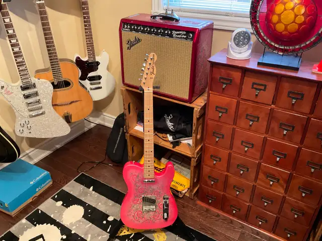 Fender Paisley Telecaster in Guitars in Markham / York Region - Image 7