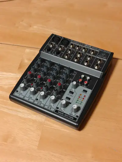 Bought this ages ago and don't need it anymore. Still works fine. Power supply included.