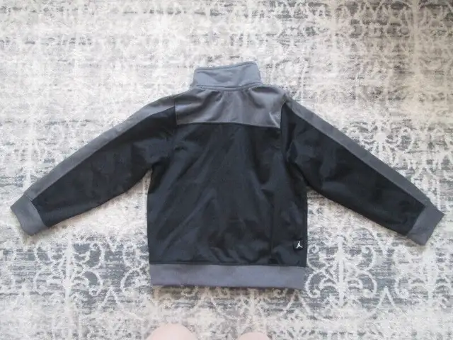 BOYS (Size 4T, XS) --- ZIP UP JACKET by AIR JORDAN --- ONLY $10 in Clothing - 4T in City of Toronto - Image 4