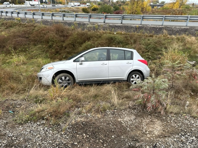 2008 Nissan Versa Spare Parts:Tires, Rims, Hatchback Cargo Cover in Cars & Trucks in Oshawa / Durham Region