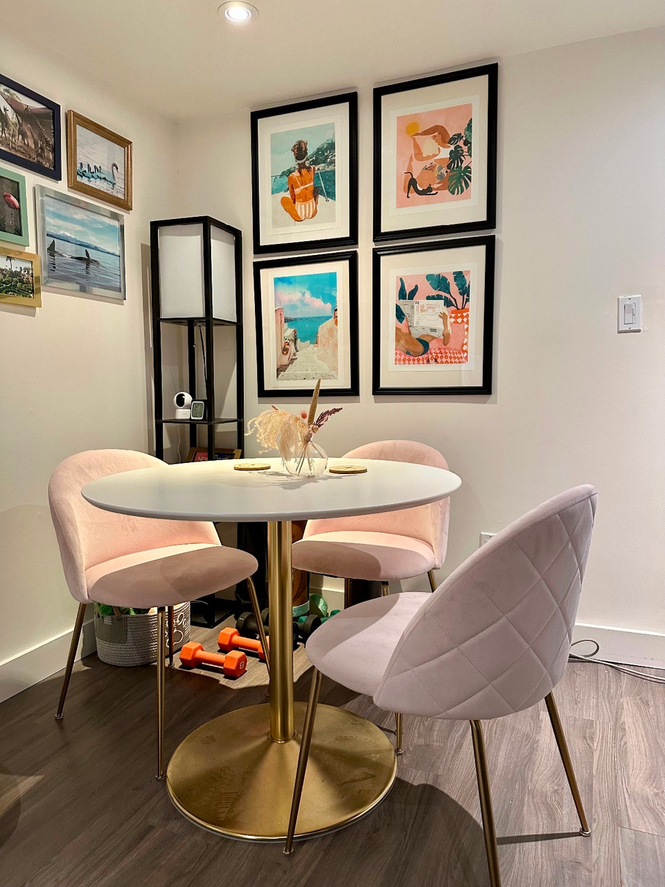 Bright 1 Bedroom lower unit in trendy Queen West 3