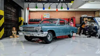 Comes with the original box. Absolutely beautiful color. **Diorama is not available for sale** **Pic...