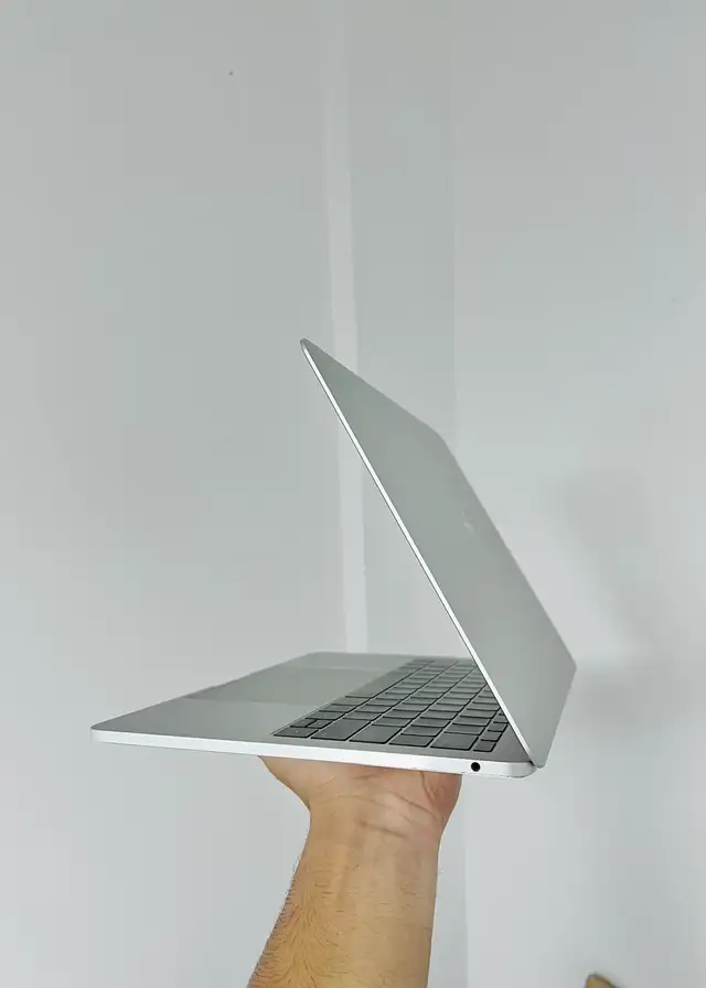 MacBook Pro528477312380446722