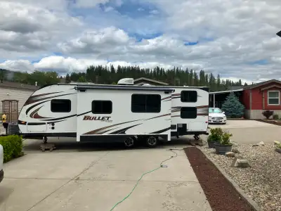 This is a winter rated trailer. It has a rebuilt front wall and a new header for the slide. The gran...