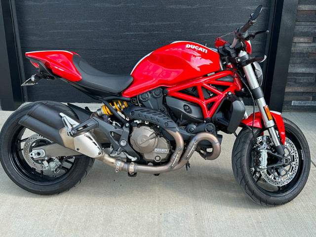 2016 Ducati Monster 821 - Rare Stripe Livery - Mint Condition! in Sport Bikes in Edmonton - Image 3