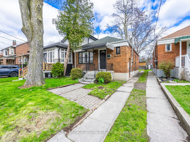 Toronto / 1 / Bth 3 / Bdrm  / Lumsden Ave & Main in Houses for Sale in City of Toronto