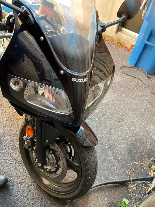 Moto Suzuki SV650 in Sport Bikes in Longueuil / South Shore - Image 5