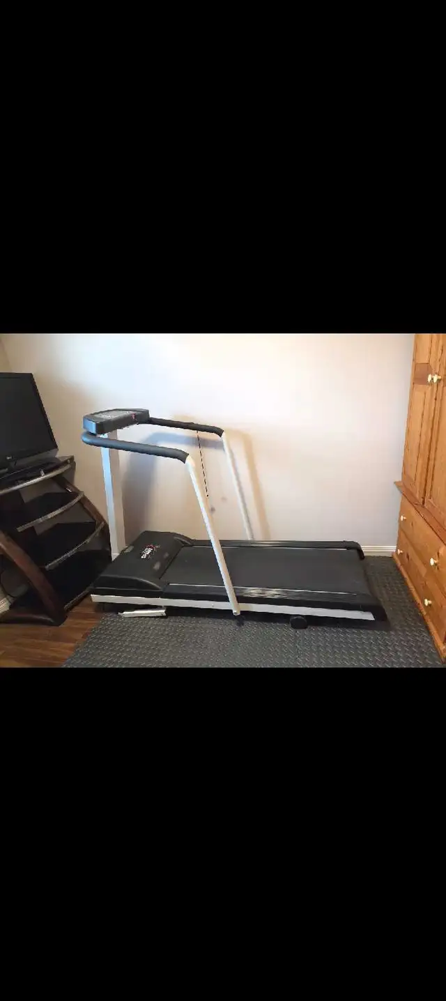 FREE SPIRIT FOLD UP TREADMILL in Exercise Equipment in Edmonton - Image 2