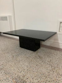 Table de salon en marbre noir