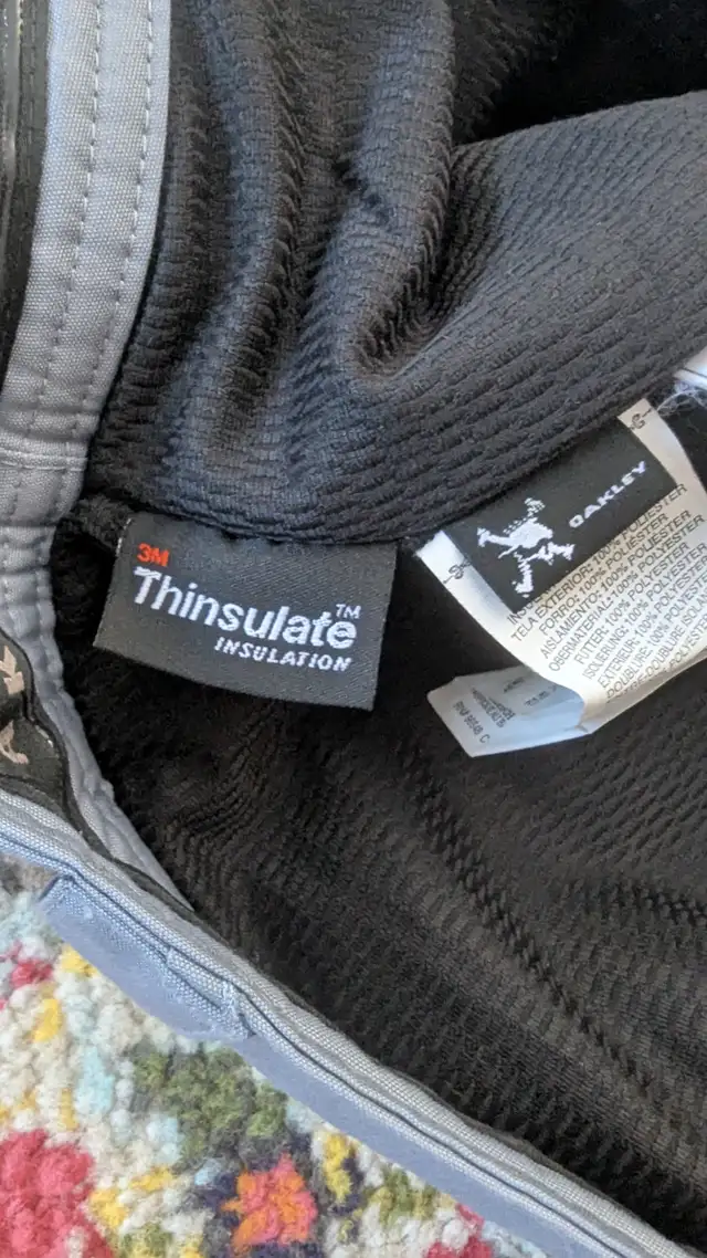 Oakley Grey Snowboard/Ski Pants (XL) in Ski in Calgary - Image 9