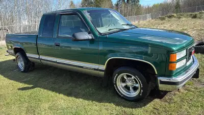 1999 GMC 1500 2wd -Truck runs and drives amazing! Welcome to take for test drive and see yourself! -...