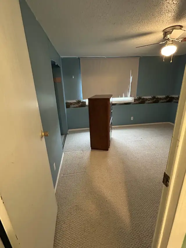 3 Bedroom, 1.5 Bath Double Wide Mobile Home **For Removal Only** in Houses for Sale in Regina - Image 26