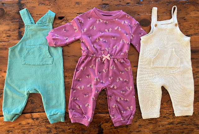 Lot de 9 articles pour bébé 6-9 mois dans Vêtements - 6 à 9 mois  à Shawinigan - Image 2