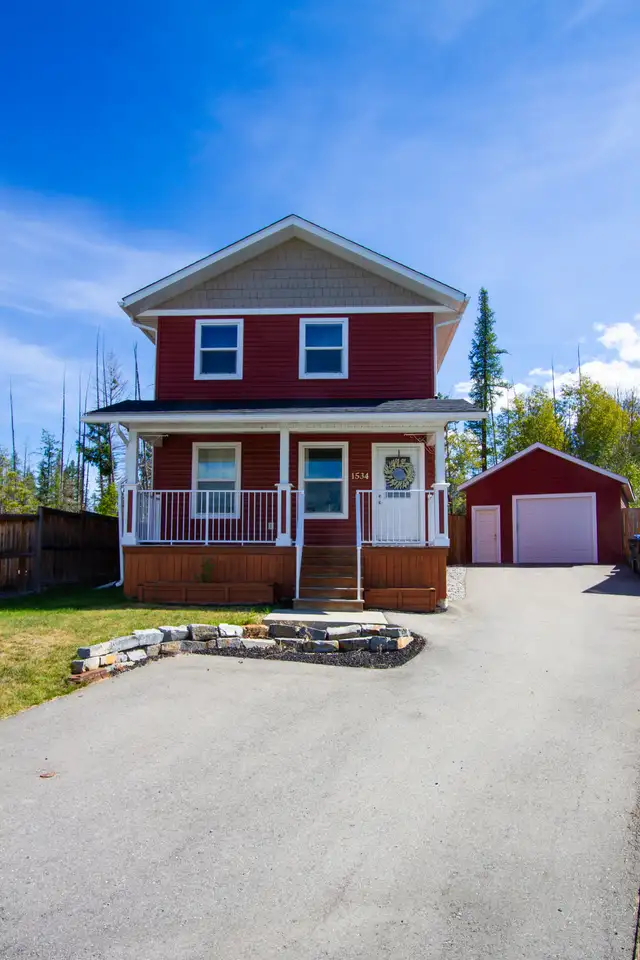 3 Bedroom Home for Rent in Kootenay Orchards, Available Oct 1st