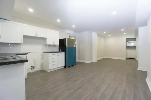 Bedroom for rent in Room Rentals & Roommates in Oshawa / Durham Region - Image 6