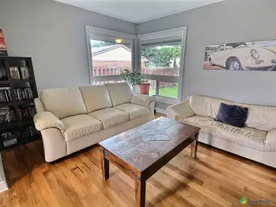 Student Female Bedroom 4 rent near Carleton and Algonquin