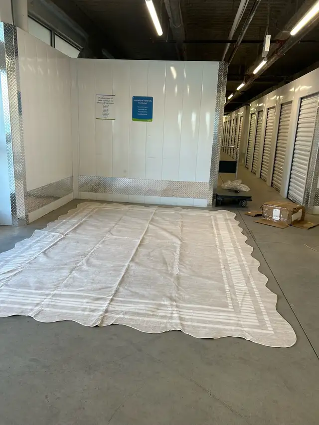 New Machine-washable Cream Scalloped Area Rug  in Rugs, Carpets & Runners in Mississauga / Peel Region - Image 7