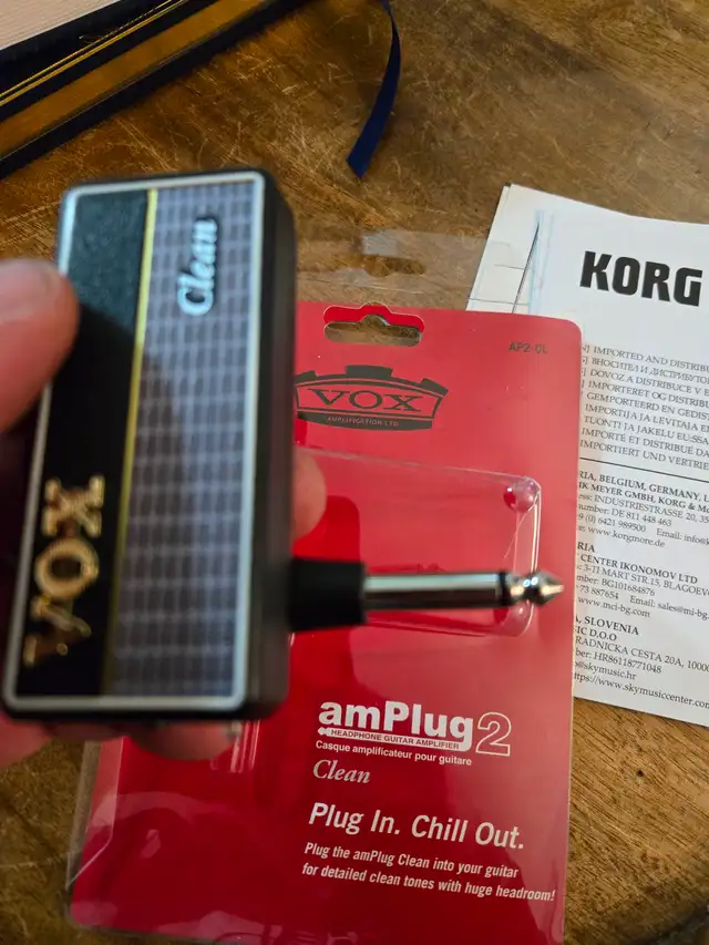 Amplifier VOX Amplug 2 Clean in Amps & Pedals in City of Toronto - Image 3