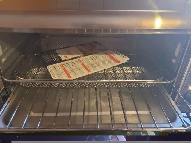 Black and Decker Airfry / Toaster Oven in Toasters & Toaster Ovens in Mississauga / Peel Region - Image 5
