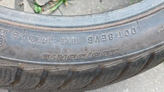 255/35/19 Nexen winter tires 80% tread in Tires & Rims in Markham / York Region - Image 3