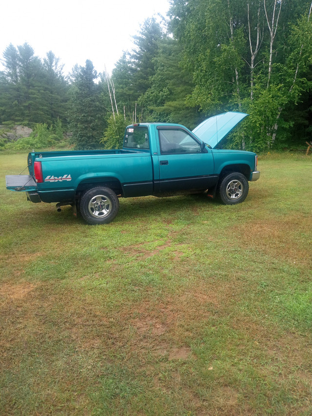 /94 sierra 4x4 6'5 box 4.3 litre 5speed manual in Cars & Trucks in Kingston - Image 4