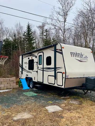 2016 Rockwood Mini Lite 2304 Dual axle Air conditioning Furnace 15’ awning (electric) Weight distrib...