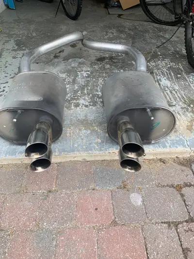 2 Chevrolet Corvette exhaust mufflers GM 397348 C TA 2406 GM 1514021 26206 (Used Car cover included)