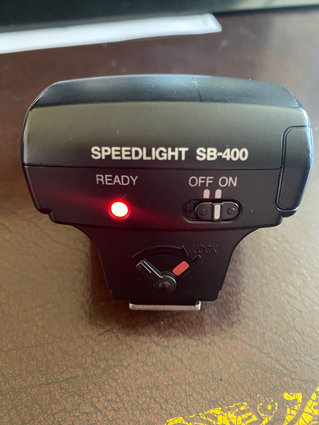 Nikon SB-400 Speedlight in Cameras & Camcorders in Calgary - Image 3