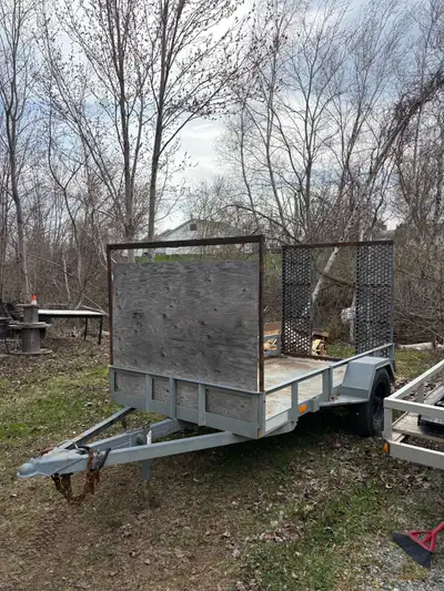 10x5 Galvanized Trailer. Looking to get $3000 obo Fully Galvanized Folding ramps Comes with slide in...