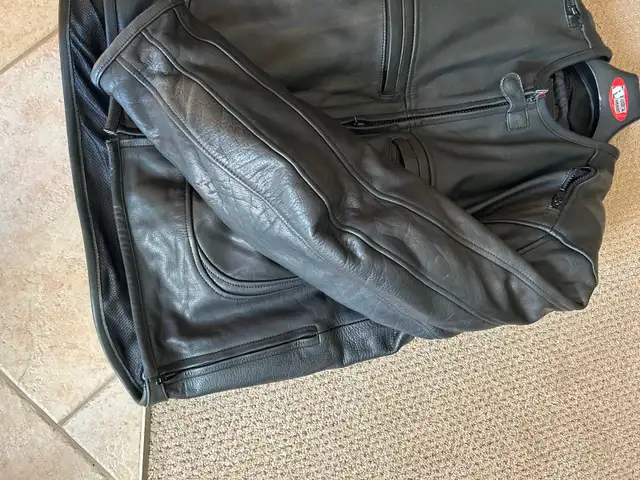 Men’s leather motorcycle jacket with armour in Men's in Lethbridge - Image 11